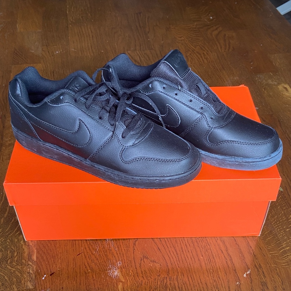 Nike Men's Black Sneakers